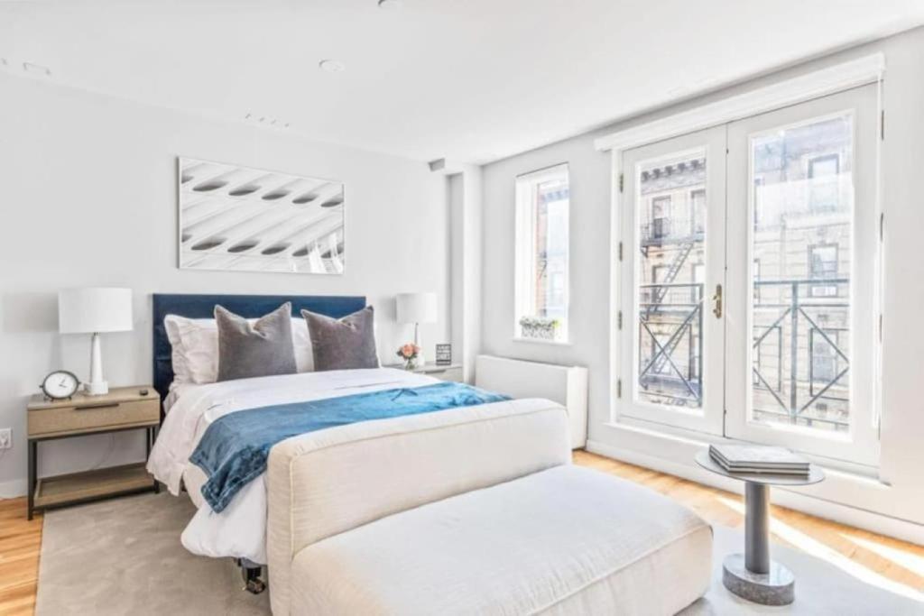 Appartement Luxe Studio With Charming Juliet Balcony à New York Extérieur photo