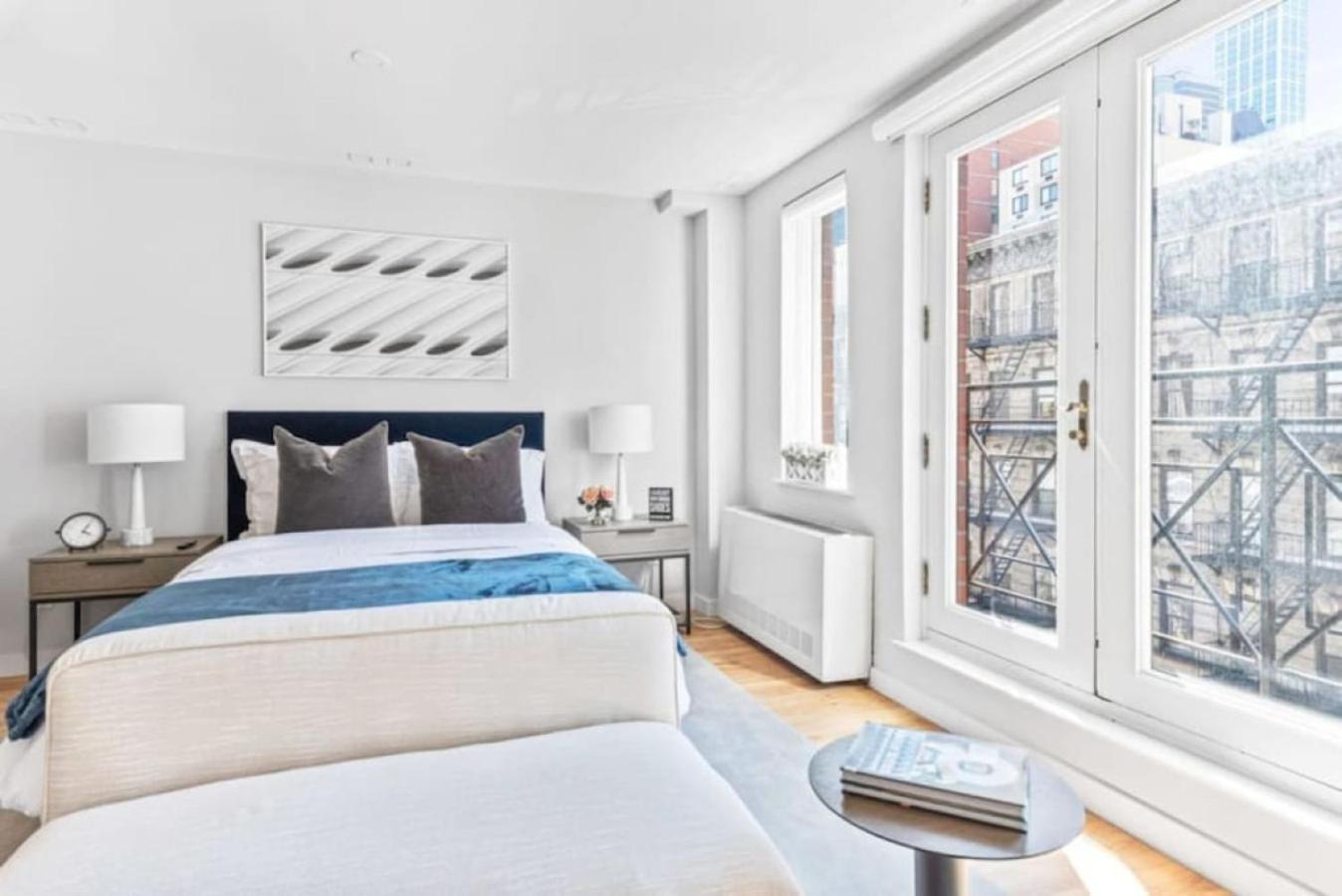 Appartement Luxe Studio With Charming Juliet Balcony à New York Extérieur photo