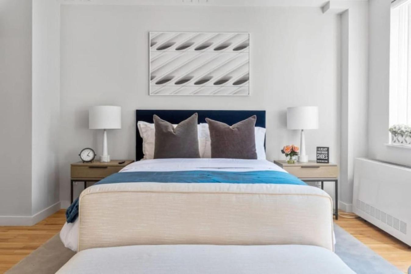 Appartement Luxe Studio With Charming Juliet Balcony à New York Extérieur photo
